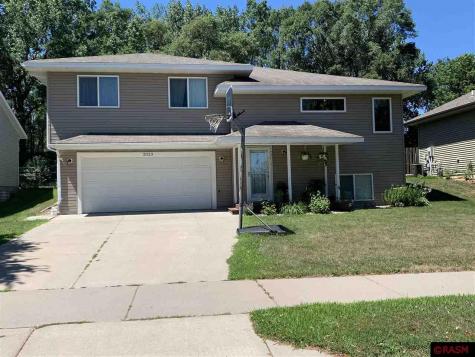 2023 Moore Drive St. Peter MN 56082